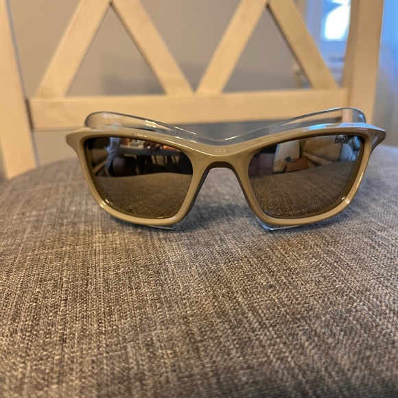 Authentic DiorXplorer Stylish Beige Sunglasses - Picture 1 of 4